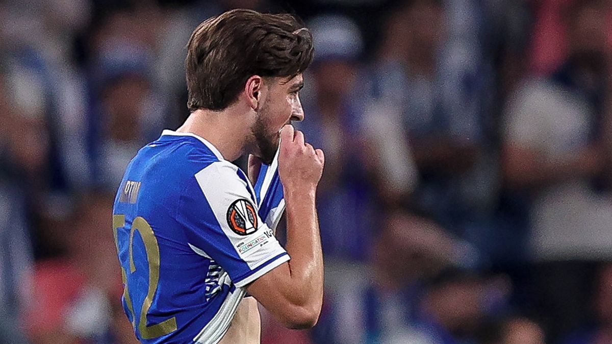 Zápas jako z noční můry! Obránce Porta si dal šílený vlastňák a pak se zranil